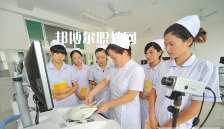 成都2021年衛(wèi)校有男生嗎