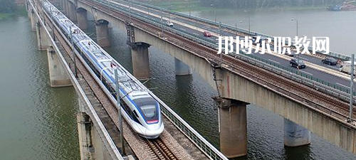 南寧2021年中專鐵路學(xué)校怎么考大專