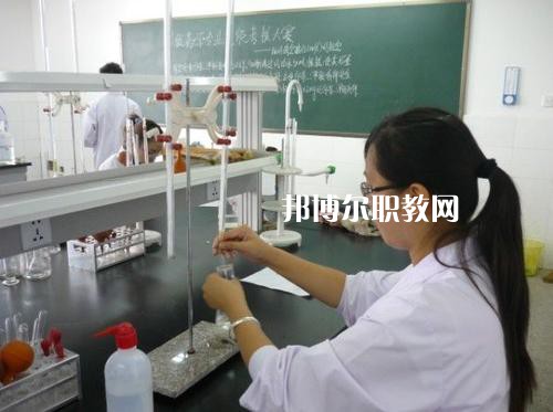 成都2021年衛(wèi)校都有哪些專業(yè)