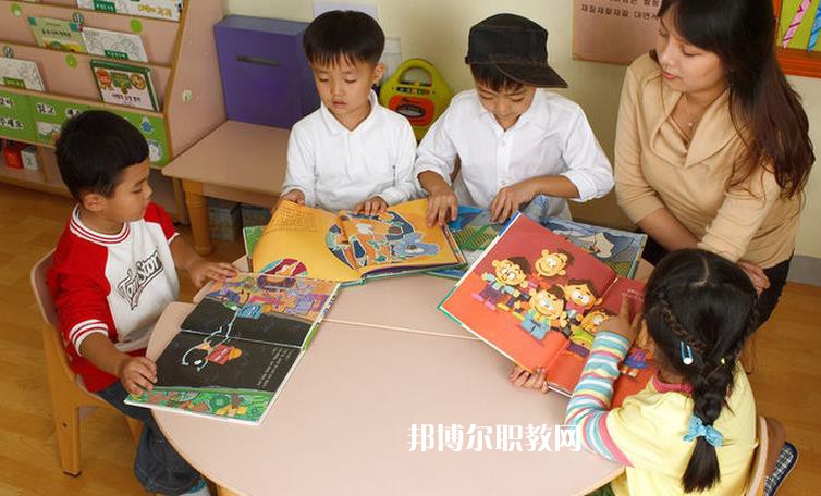江蘇2021年女生讀幼師學(xué)校好嗎