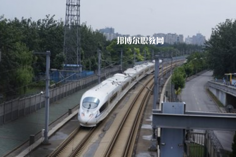 重慶2021年鐵路學校都有什么專業(yè)適合男生