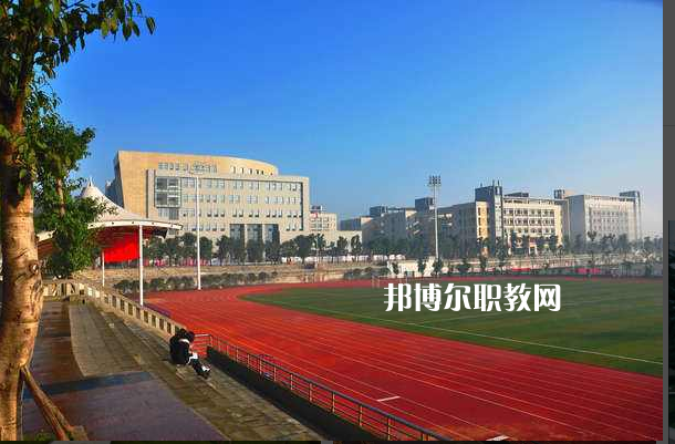 重慶2021年初中生可以去學(xué)汽修學(xué)校嗎