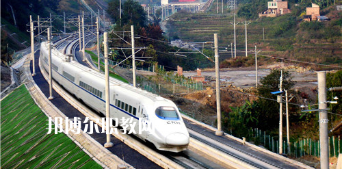 南寧2021年初中生讀鐵路學(xué)校好嗎