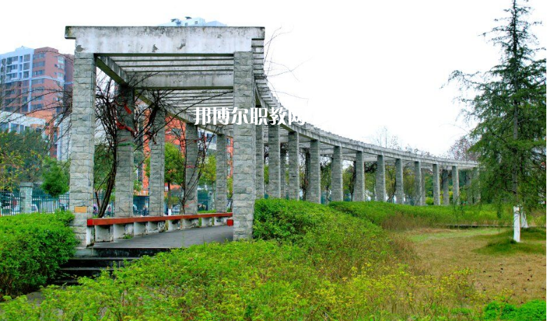 重慶2021年300分能上汽修學(xué)校嗎