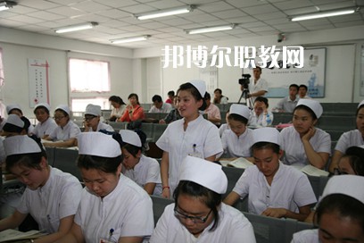 成都2021年初中生讀什么衛(wèi)校好