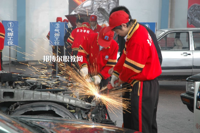 四川2021年女生讀什么汽修學校