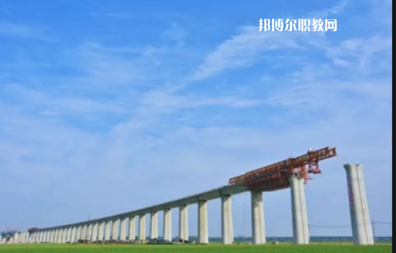 重慶2021年鐵路學(xué)校和幼師哪個(gè)好