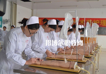 成都2021年初中生考什么衛(wèi)校