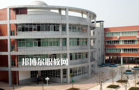 重慶2021年讀鐵路學(xué)校要多少錢
