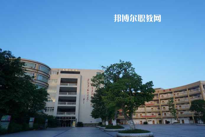 重慶2021年初中生報(bào)什么汽修學(xué)校最好