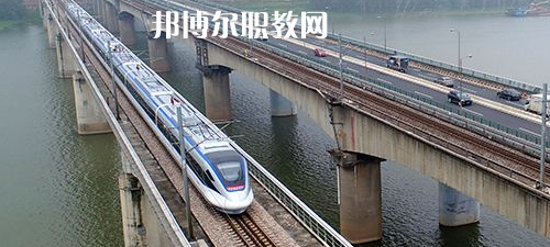 南寧2021年男生在鐵路學(xué)校學(xué)什么好