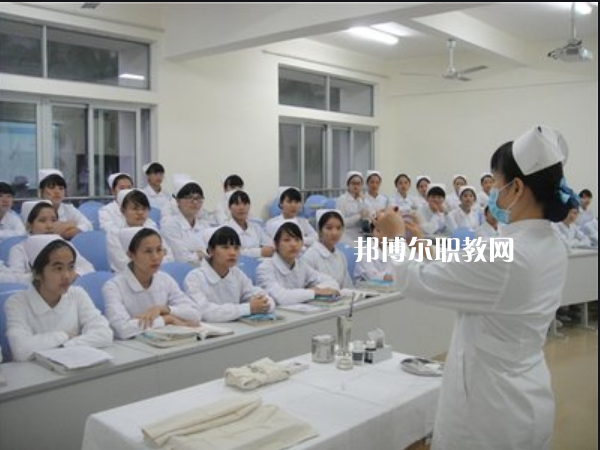 重慶2021年衛(wèi)校什么學(xué)歷