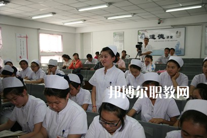 成都2021年300分能上衛(wèi)校嗎