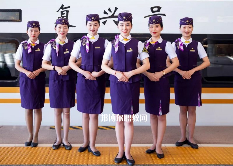 蘭州2021年初中生上高鐵學(xué)校好不好