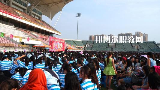 成都2021年初中生能考衛(wèi)校嗎