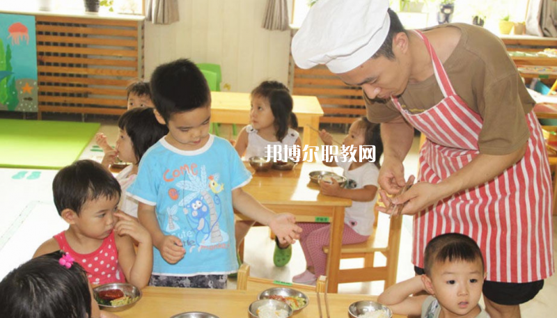 武漢2021年男生在幼師學校學什么好
