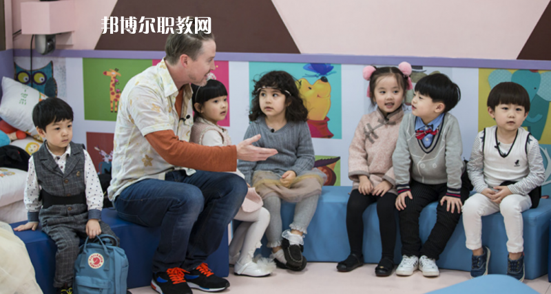 武漢2021年男生學什么幼師學校好