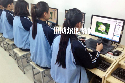 西安2021年女生適合幼師學校嗎