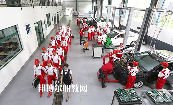 四川2021年女生可以讀汽修學(xué)校嗎