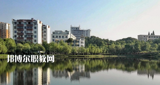 安徽2021年鐵路學(xué)校好還是大專好
