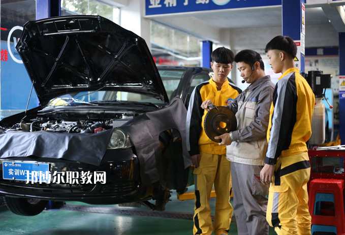 重慶2021年汽修學(xué)校都有哪些專業(yè)