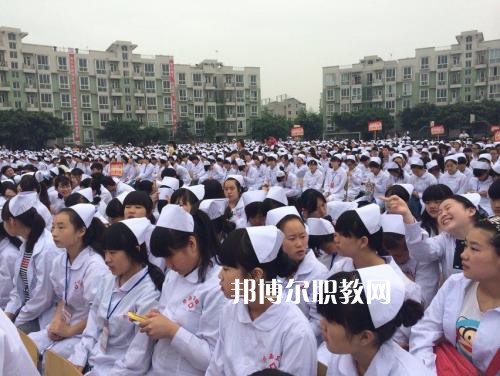 成都2021年女生學(xué)衛(wèi)校好嗎