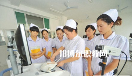 成都2021年女生學(xué)衛(wèi)校怎么樣