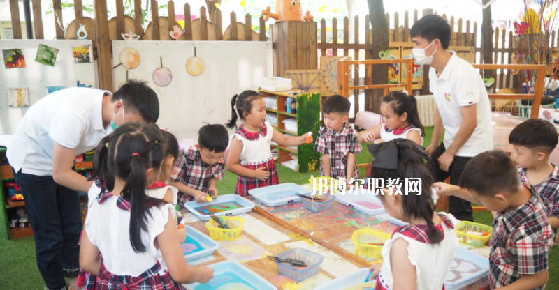 武漢2021年男生讀什么幼師學(xué)校