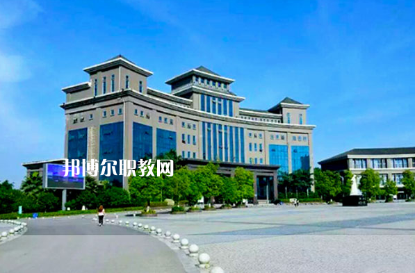 重慶2021年中專學(xué)校畢業(yè)是什么學(xué)歷