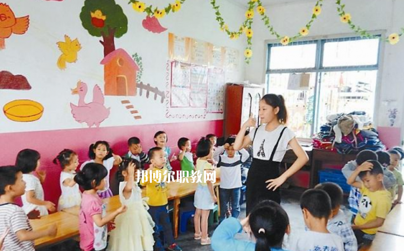 武漢2021年適合女生的幼師學校專業(yè)
