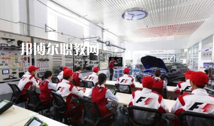 四川2021年汽修學(xué)校和中專有哪些區(qū)別