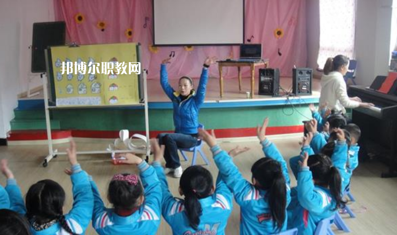 武漢2021年女生上幼師學(xué)校學(xué)什么專業(yè)好