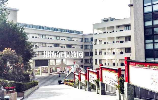 重慶2021年女生讀什么汽修學(xué)校好