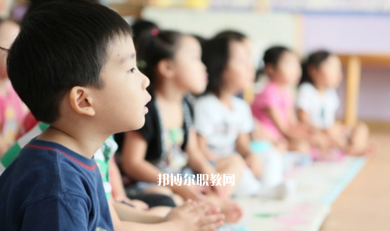 武漢2021年女生讀幼師學(xué)校學(xué)什么專業(yè)好