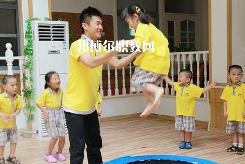 江蘇2021年男生讀幼師學(xué)校好不好