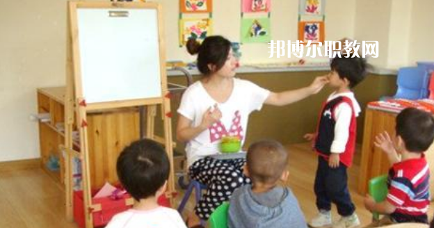 武漢2021年女生讀幼師學(xué)校學(xué)什么好