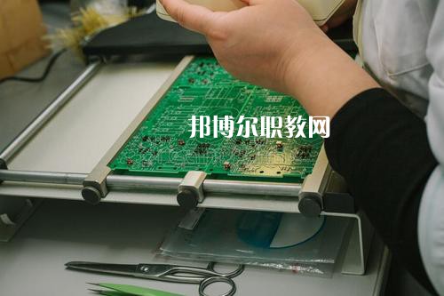 成都2021年哪些學(xué)校有計算機網(wǎng)絡(luò)技術(shù)學(xué)校