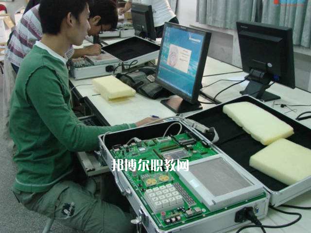 成都2021年哪些大專學(xué)校有計(jì)算機(jī)網(wǎng)絡(luò)技術(shù)學(xué)校