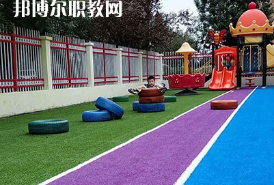 成都2021年幼師學(xué)校和中專有哪些區(qū)別