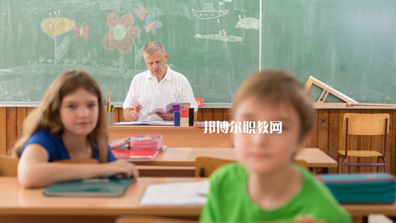 成都2021年幼師學(xué)校讀幾年