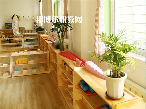 成都2021年讀幼師學(xué)校一年要多少錢(qián)