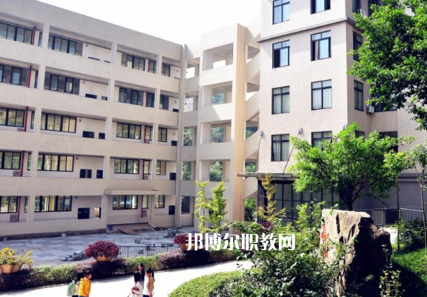 重慶2021年汽修學(xué)校多少錢