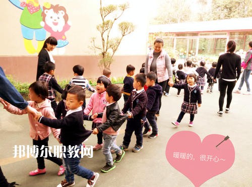 成都2021年幼師學(xué)校學(xué)什么好有前途