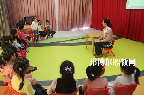 成都2021年幼師學(xué)校什么學(xué)歷