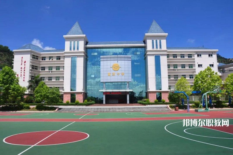 四川2021年中專學(xué)校好還是大專好