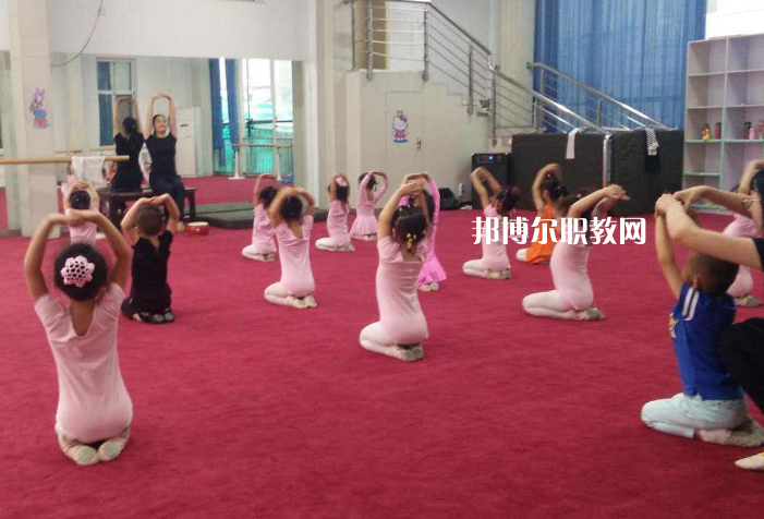重慶2021年幼師學(xué)校理論包括什么