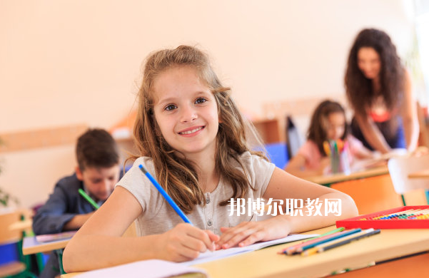 重慶2021年適合女生的中專學(xué)校專業(yè)