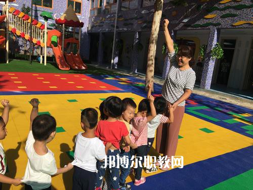成都2021年幼師學(xué)校學(xué)啥好