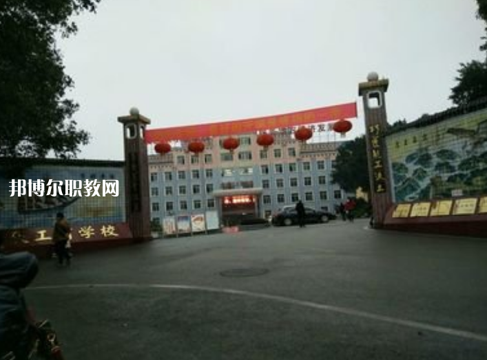 重慶2021年適合高中畢業(yè)的中專學(xué)校