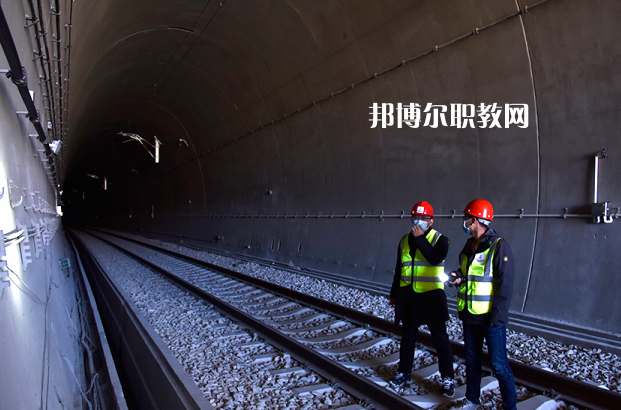 貴州2021年男生讀鐵路學(xué)校